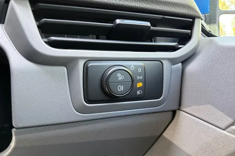 35 of 52 for VOLKSWAGEN TRANSPORTER 2.0 TDI 150 Commerce Pro Van 4MOTION Auto