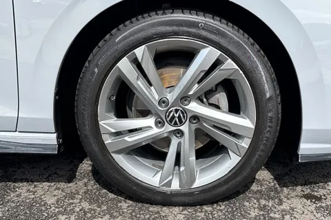 DE22EZA Volkswagen Golf 1.5 TSI R-Line 5dr Thumbnail #11