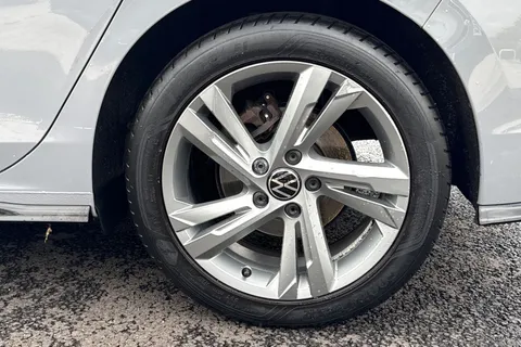 DE22EZA Volkswagen Golf 1.5 TSI R-Line 5dr Thumbnail #13