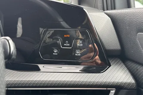 DE22EZA Volkswagen Golf 1.5 TSI R-Line 5dr Thumbnail #33