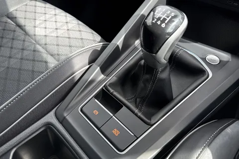 DE22EZA Volkswagen Golf 1.5 TSI R-Line 5dr Thumbnail #35