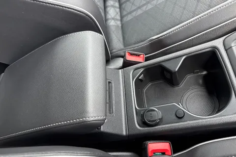 DE22EZA Volkswagen Golf 1.5 TSI R-Line 5dr Thumbnail #36