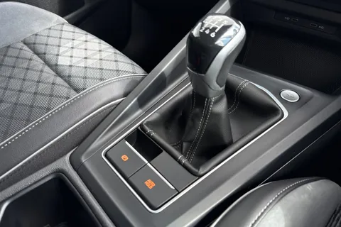 DE22EZA Volkswagen Golf 1.5 TSI R-Line 5dr Thumbnail #38