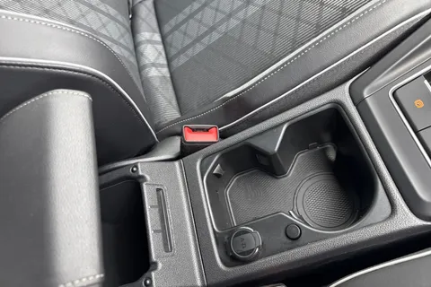 DE22EZA Volkswagen Golf 1.5 TSI R-Line 5dr Thumbnail #39