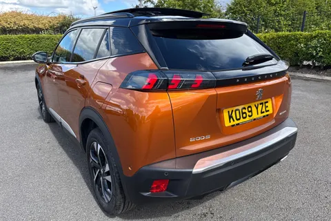 8 of 67 for PEUGEOT 2008 1.2 PureTech GT Line Euro 6 (s/s) 5dr