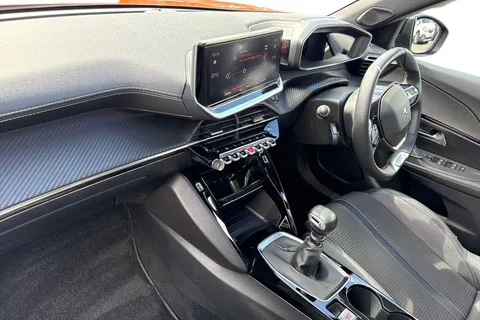 15 of 67 for PEUGEOT 2008 1.2 PureTech GT Line Euro 6 (s/s) 5dr