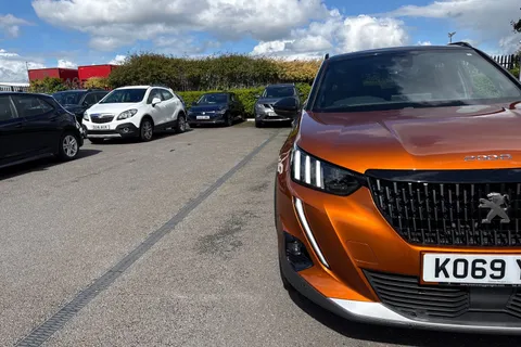 25 of 67 for PEUGEOT 2008 1.2 PureTech GT Line Euro 6 (s/s) 5dr