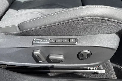 Volkswagen Golf 2.0 TDI Match Euro 6 (s/s) 5dr Thumbnail #31