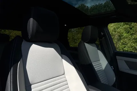  Land Rover Discovery Sport 2.0 D200 MHEV Metropolitan Auto 4WD Euro 6 (s/s) 5dr Thumbnail #10