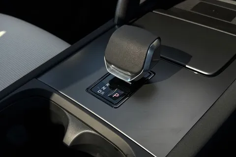  Land Rover Discovery Sport 2.0 D200 MHEV Metropolitan Auto 4WD Euro 6 (s/s) 5dr Thumbnail #16