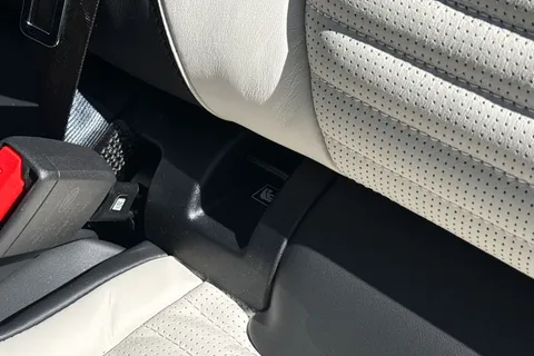  Land Rover Discovery Sport 2.0 D200 MHEV Metropolitan Auto 4WD Euro 6 (s/s) 5dr Thumbnail #24