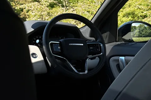  Land Rover Discovery Sport 2.0 D200 MHEV Metropolitan Auto 4WD Euro 6 (s/s) 5dr Thumbnail #25