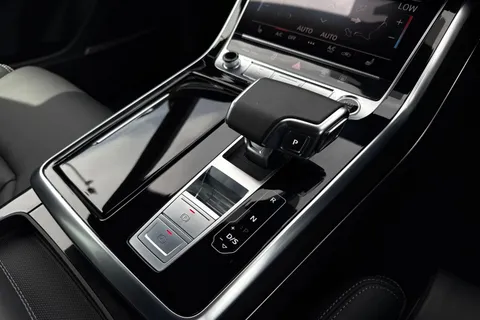23 of 56 for Audi Q8 SUV Black Edition 50 TDI quattro 286 PS tiptronic