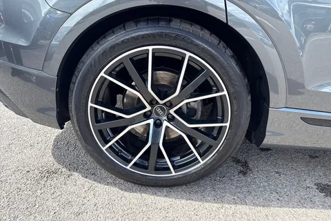 11 of 54 for Audi Q8 Black Edition 50 TDI quattro 286 PS tiptronic
