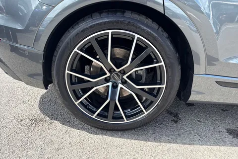 13 of 54 for Audi Q8 Black Edition 50 TDI quattro 286 PS tiptronic