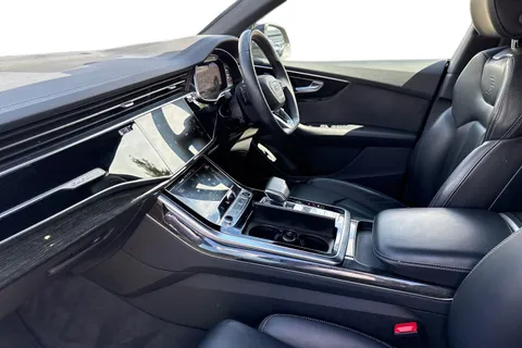 15 of 54 for Audi Q8 Black Edition 50 TDI quattro 286 PS tiptronic