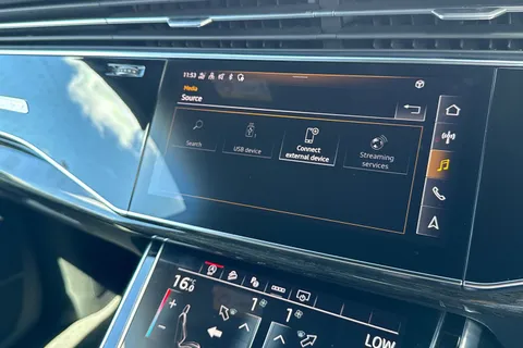 36 of 54 for Audi Q8 Black Edition 50 TDI quattro 286 PS tiptronic