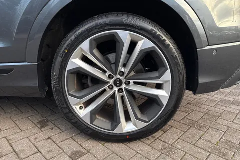 12 of 67 for Audi Q8 Black Edition 55 TFSI quattro 340 PS tiptronic