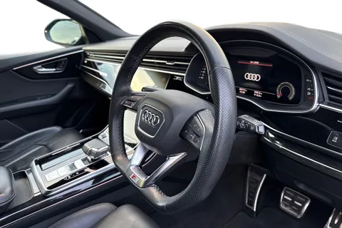 14 of 67 for Audi Q8 Black Edition 55 TFSI quattro 340 PS tiptronic