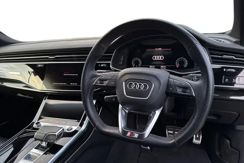 18 of 67 for Audi Q8 Black Edition 55 TFSI quattro 340 PS tiptronic