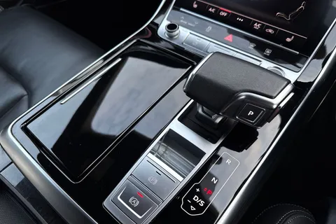 23 of 67 for Audi Q8 Black Edition 55 TFSI quattro 340 PS tiptronic