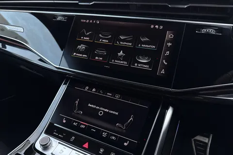 26 of 67 for Audi Q8 Black Edition 55 TFSI quattro 340 PS tiptronic