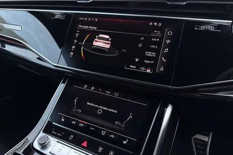 32 of 67 for Audi Q8 Black Edition 55 TFSI quattro 340 PS tiptronic