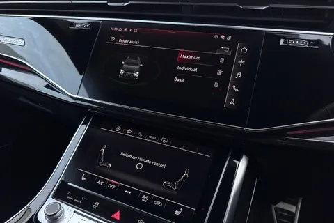 34 of 67 for Audi Q8 Black Edition 55 TFSI quattro 340 PS tiptronic