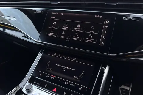 36 of 67 for Audi Q8 Black Edition 55 TFSI quattro 340 PS tiptronic