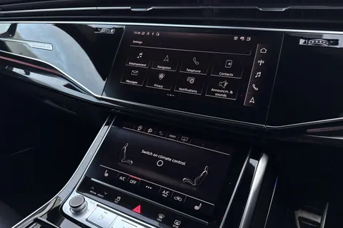 42 of 67 for Audi Q8 Black Edition 55 TFSI quattro 340 PS tiptronic