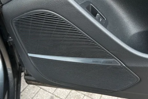 44 of 67 for Audi Q8 Black Edition 55 TFSI quattro 340 PS tiptronic