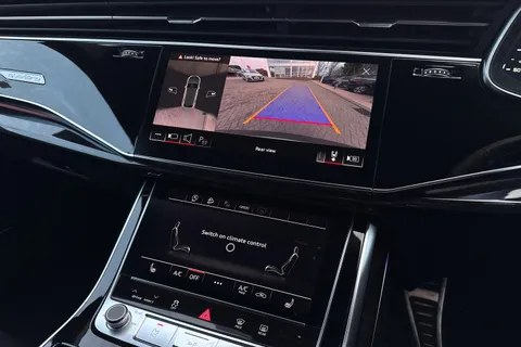 46 of 67 for Audi Q8 Black Edition 55 TFSI quattro 340 PS tiptronic