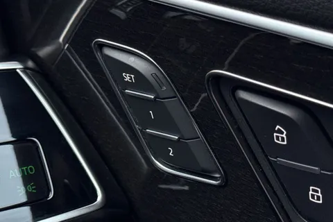 56 of 67 for Audi Q8 Black Edition 55 TFSI quattro 340 PS tiptronic