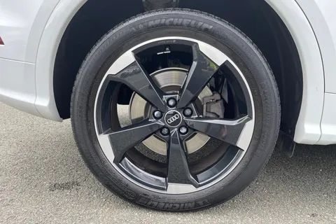 PK69RFZ Audi Q5 Black Edition 40 TDI quattro 190 PS S tronic Thumbnail #11