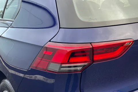 MM72VNV Volkswagen Golf 1.0 Life 5dr ** SAT NAV, SENSORS, AMIBENT LIGHTING ** Thumbnail #8