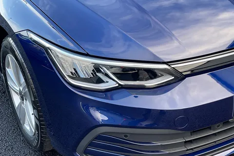 MM72VNV Volkswagen Golf 1.0 Life 5dr ** SAT NAV, SENSORS, AMIBENT LIGHTING ** Thumbnail #9