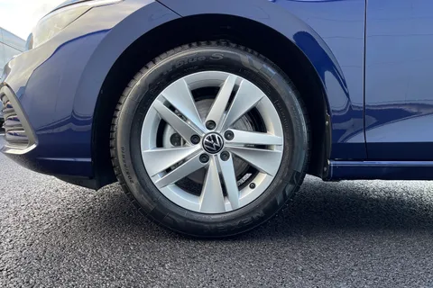 MM72VNV Volkswagen Golf 1.0 Life 5dr ** SAT NAV, SENSORS, AMIBENT LIGHTING ** Thumbnail #10