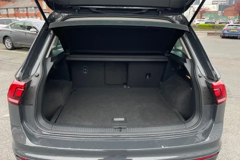 MW66FPD Volkswagen Tiguan 2.0 TDI BlueMotion Tech SE Navigation Euro 6 (s/s) 5dr Thumbnail #7