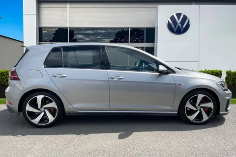 DG69FYV Volkswagen Golf MK7 Facelift 2.0 TSI GTI Performance DSG 5DR Thumbnail #4