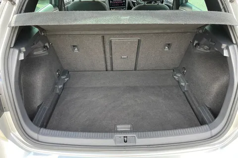 DG69FYV Volkswagen Golf MK7 Facelift 2.0 TSI GTI Performance DSG 5DR Thumbnail #7