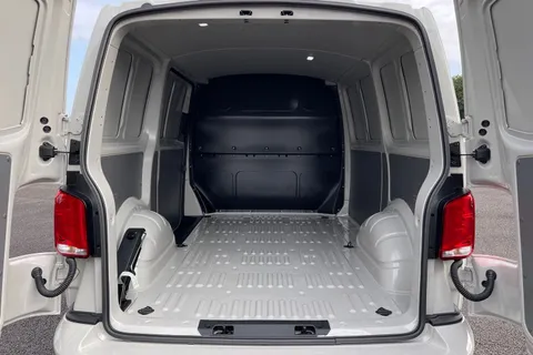 ML73FOU Volkswagen Transporter 2.0 TDI 110 Highline Van Thumbnail #10