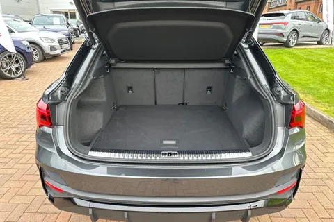 KN22NEF Audi Q3 Black Edition 35 TFSI  150 PS S tronic Thumbnail #7