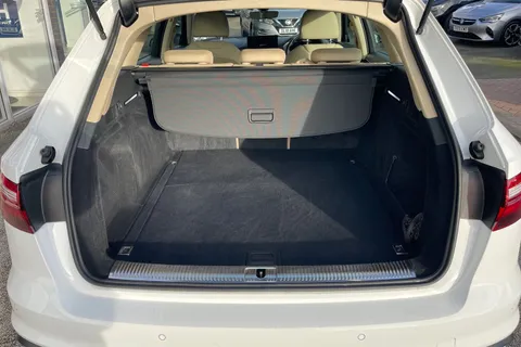 HJ70TVY Audi A4 Avant 2.0 TFSI 35 Sport S Tronic Euro 6 (s/s) 5dr Thumbnail #7