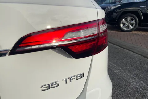 HJ70TVY Audi A4 Avant 2.0 TFSI 35 Sport S Tronic Euro 6 (s/s) 5dr Thumbnail #8