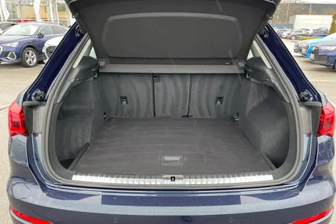 MV69UVB Audi Q3 Sport 40 TDI quattro 190 PS S tronic Thumbnail #10