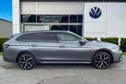 Volkswagen Passat 1.5 TSI 19.7kWh R-Line DSG Euro 6 (s/s) 5dr Thumbnail #4