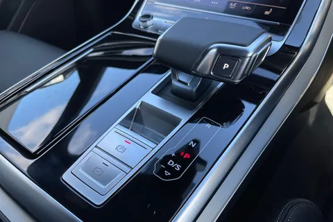 PL25EGX Audi Q8 SUV S line 50 TDI quattro 286 PS tiptronic Thumbnail #24