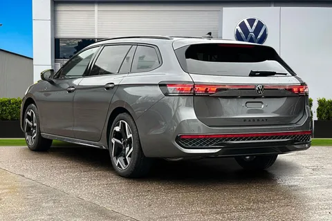 Volkswagen Passat 1.5 eTSI MHEV R-Line DSG Euro 6 (s/s) 5dr Thumbnail #3
