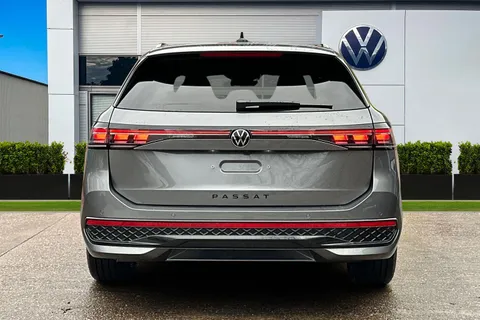 Volkswagen Passat 1.5 eTSI MHEV R-Line DSG Euro 6 (s/s) 5dr Thumbnail #5