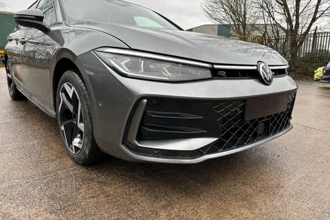 Volkswagen Passat 1.5 eTSI MHEV R-Line DSG Euro 6 (s/s) 5dr Thumbnail #9